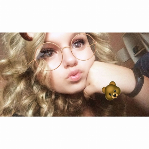 Meet your Posher, Hayleigh - Picture 1 of 1